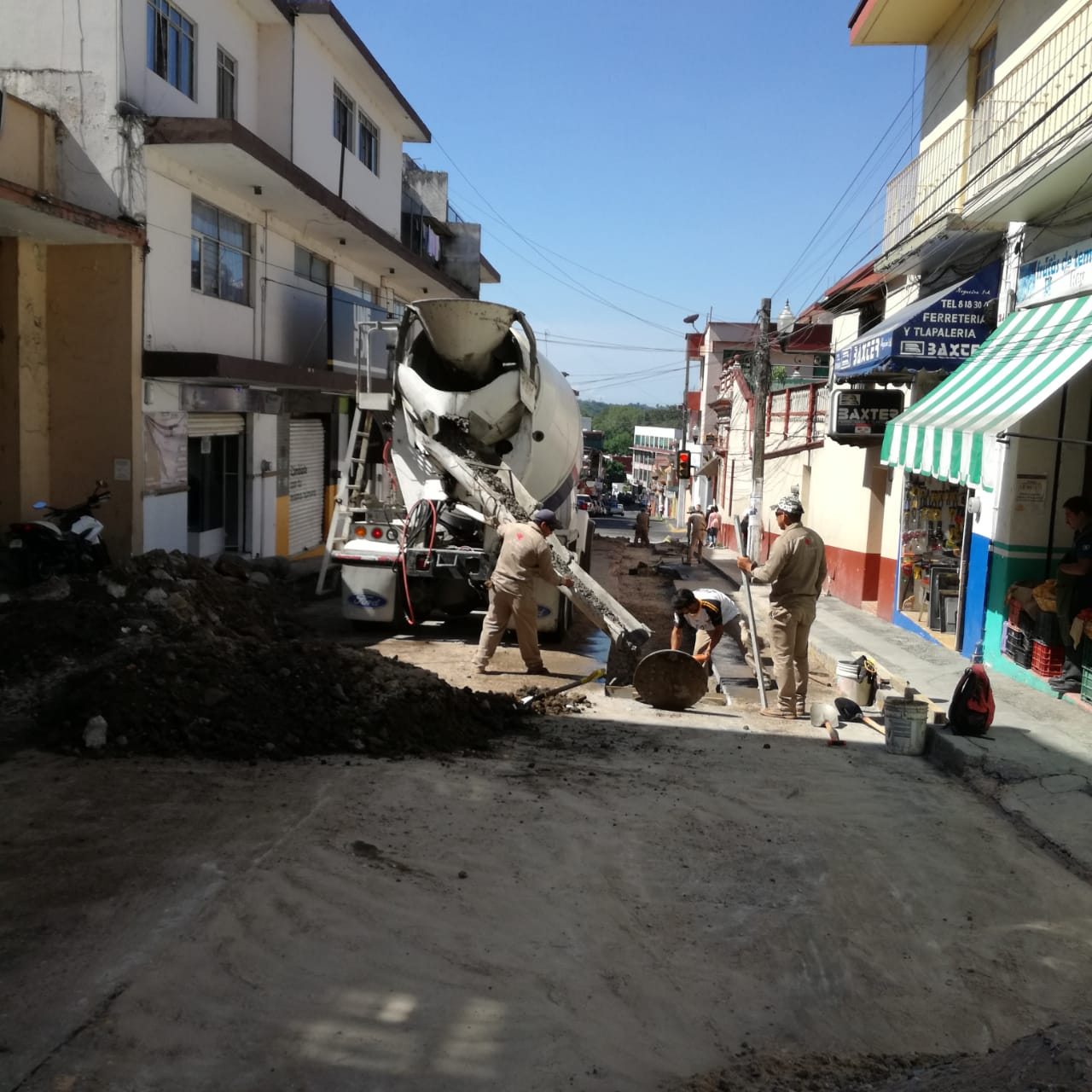 Reparan socavón en las calles Xalapeños Ilustres y Nogueira, en Xalapa