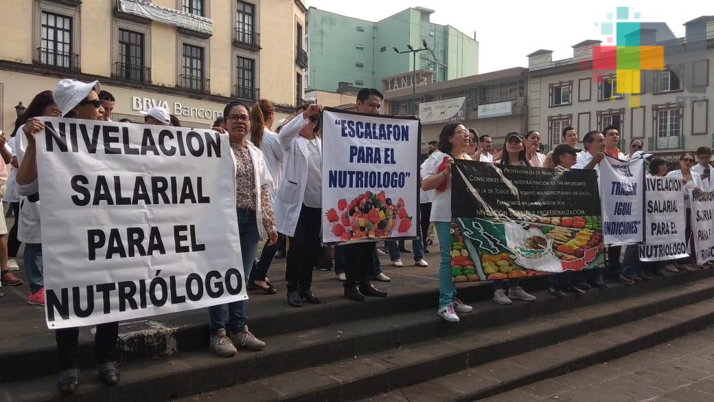 Nutriólogos exigen a la Secretaría de Salud federal nivelación salarial