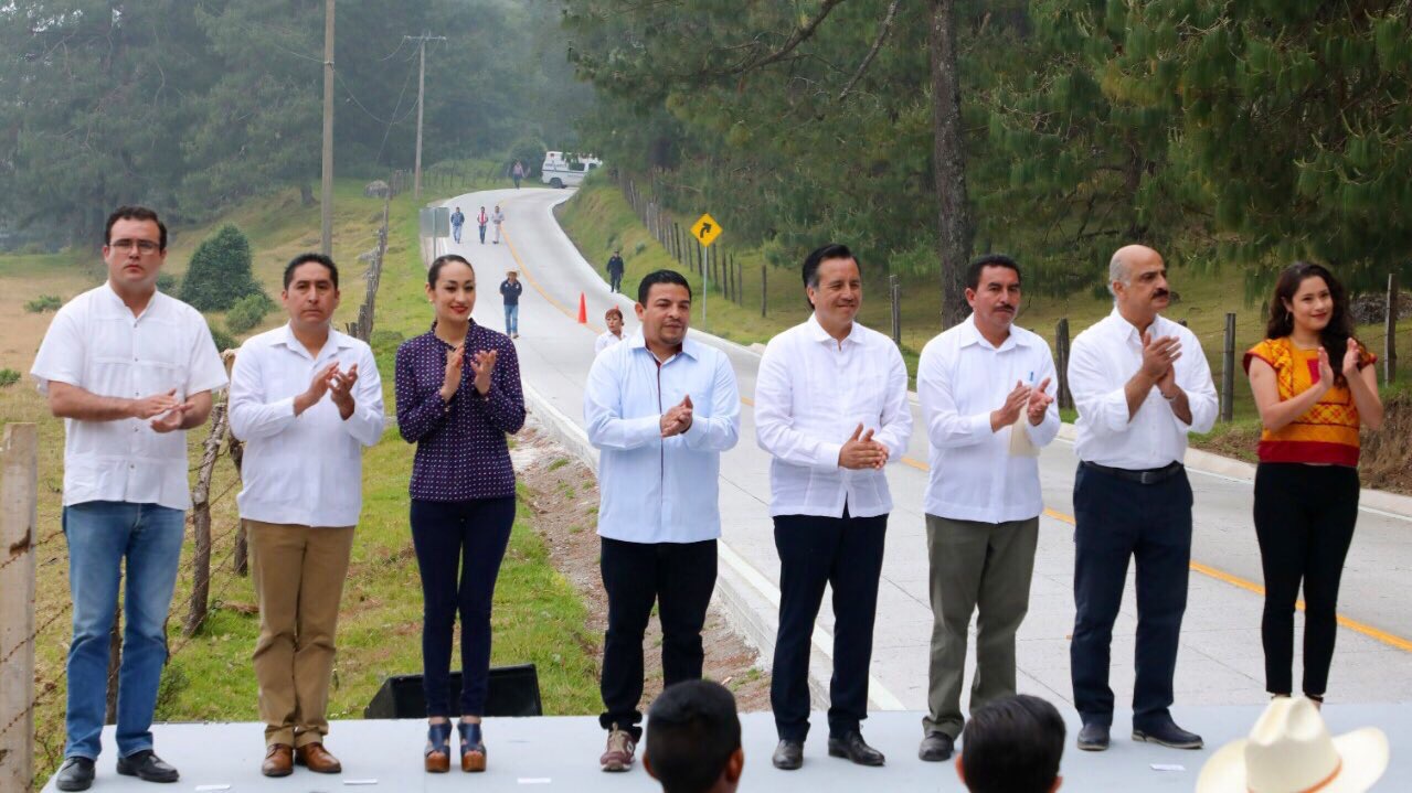 Inauguró el gobernador Cuitláhuac García el tramo carretero Tatatila-Las Vigas