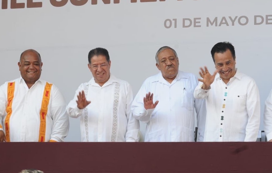 El gobernador Cuitláhuac García encabezó el desfile del Día del Trabajo