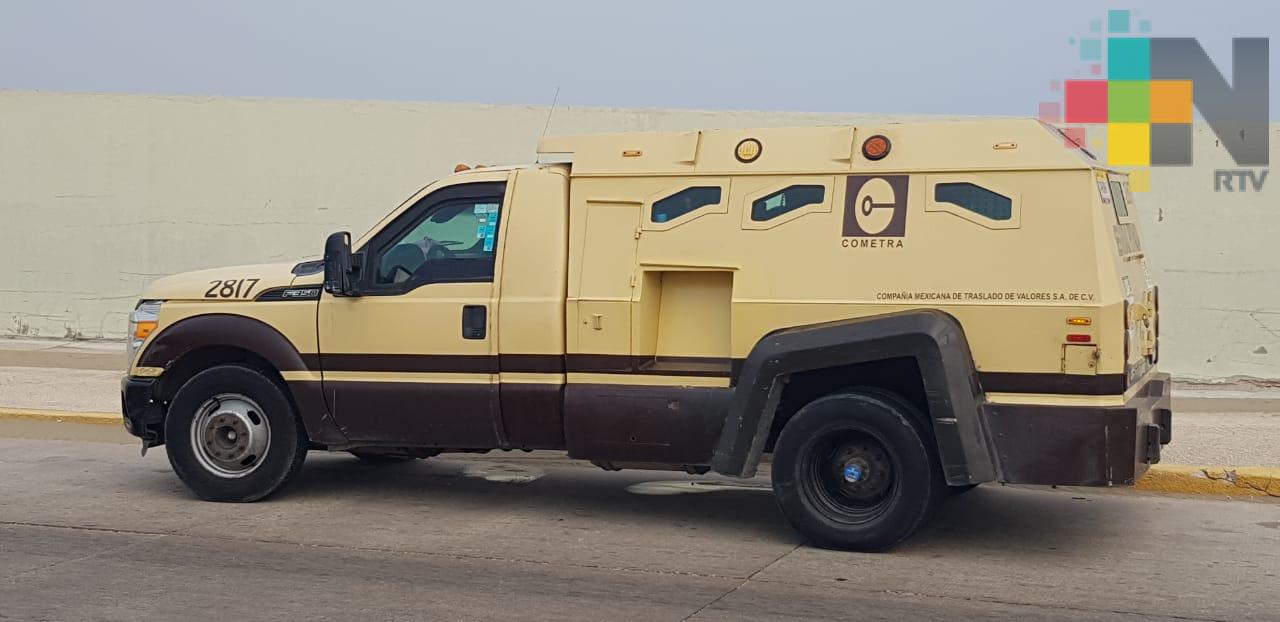 Accidente entre camioneta de valores y auto alerta a fuerzas de seguridad en Coatzacoalcos