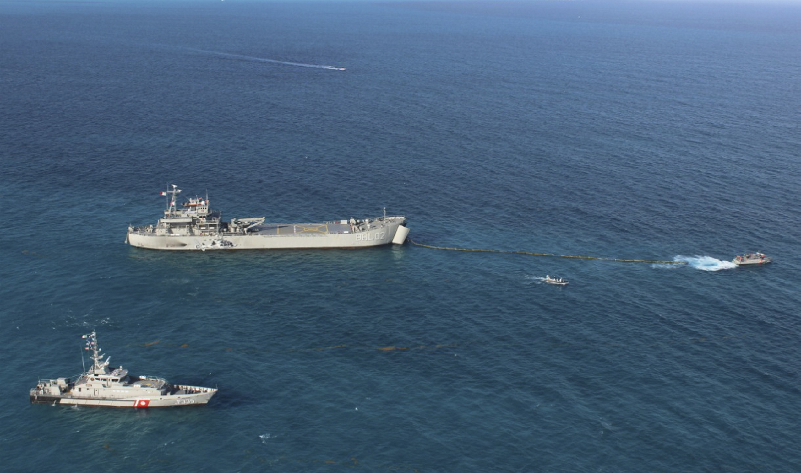 Marina combate sargazo en caribe mexicano