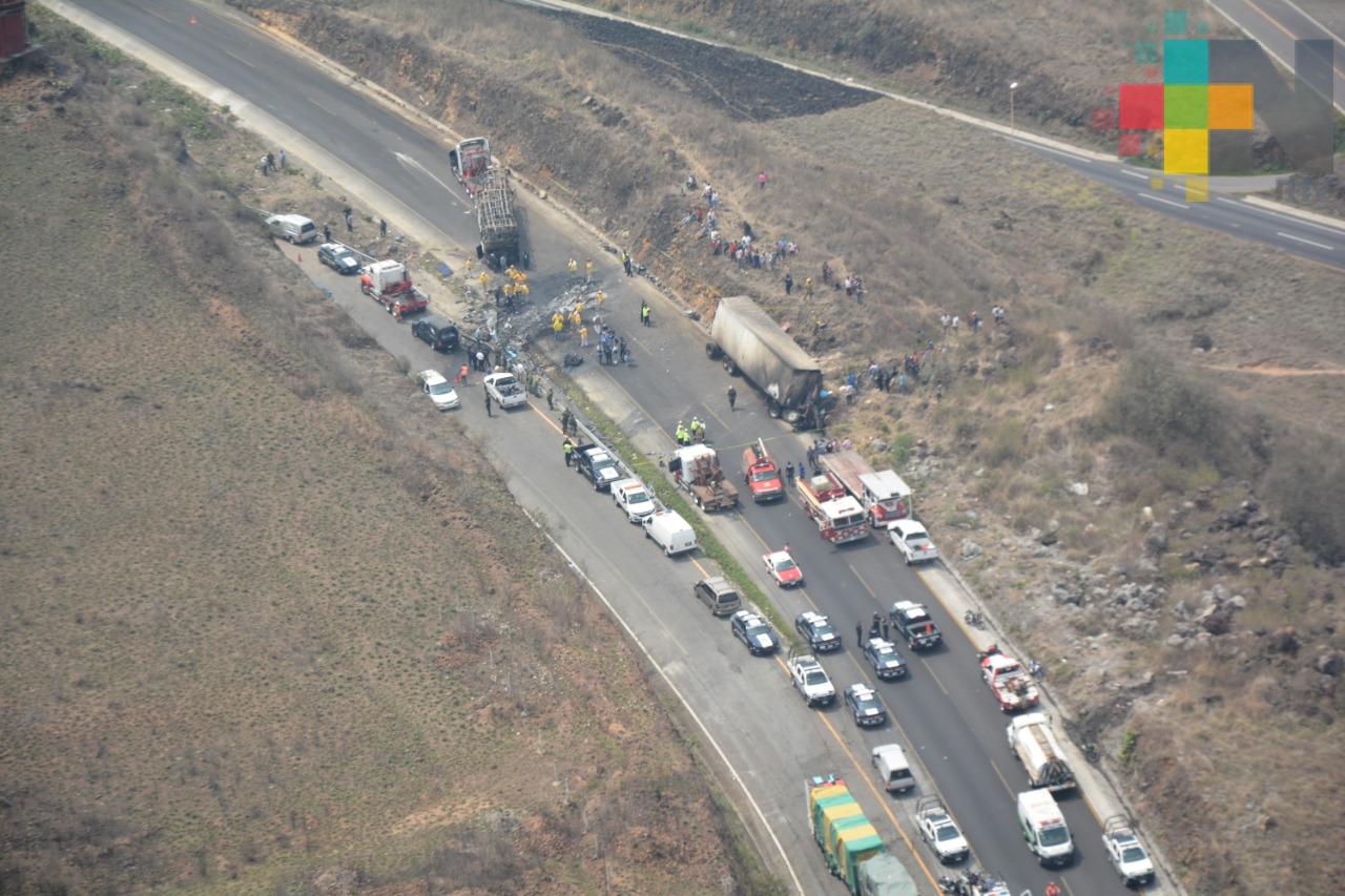 21 muertos y 30 lesionados por accidente en Cumbres de Maltrata, confirma PC