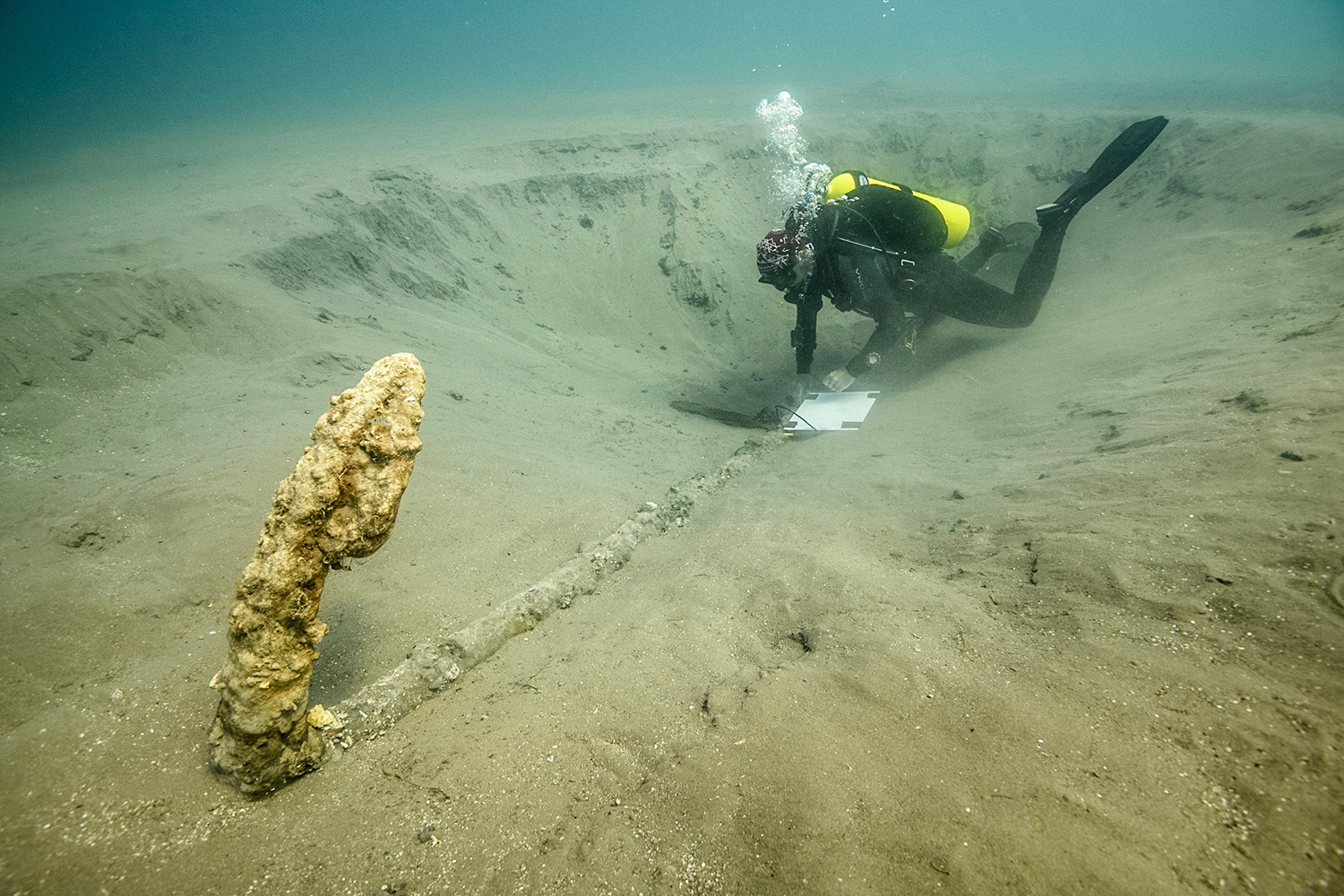 Expertos del INAH descubren ancla del siglo XV en aguas de la Villa Rica, en Veracruz