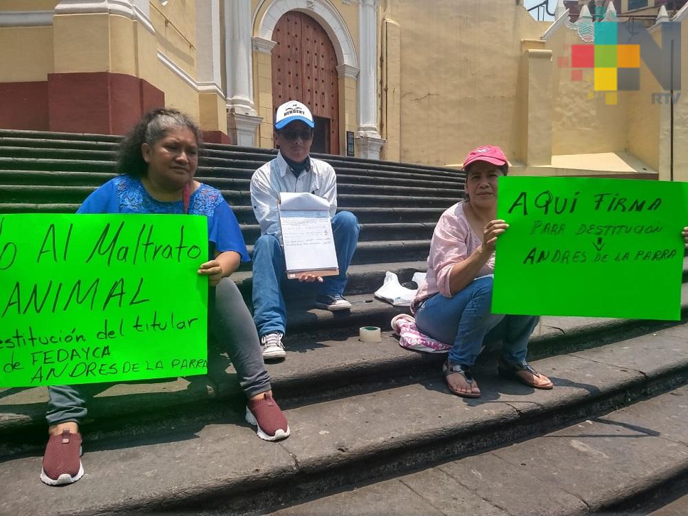 Animalistas piden destitución del titular de Fedayca