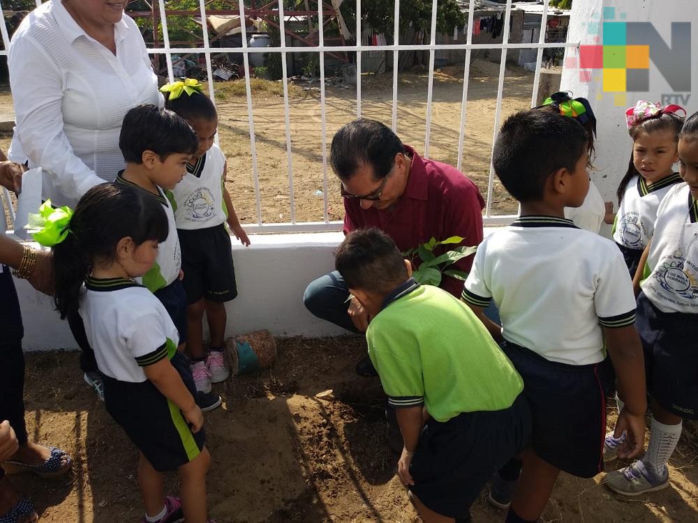 Autoridades municipales y educativas promueven la reforestación en Coatzacoalcos