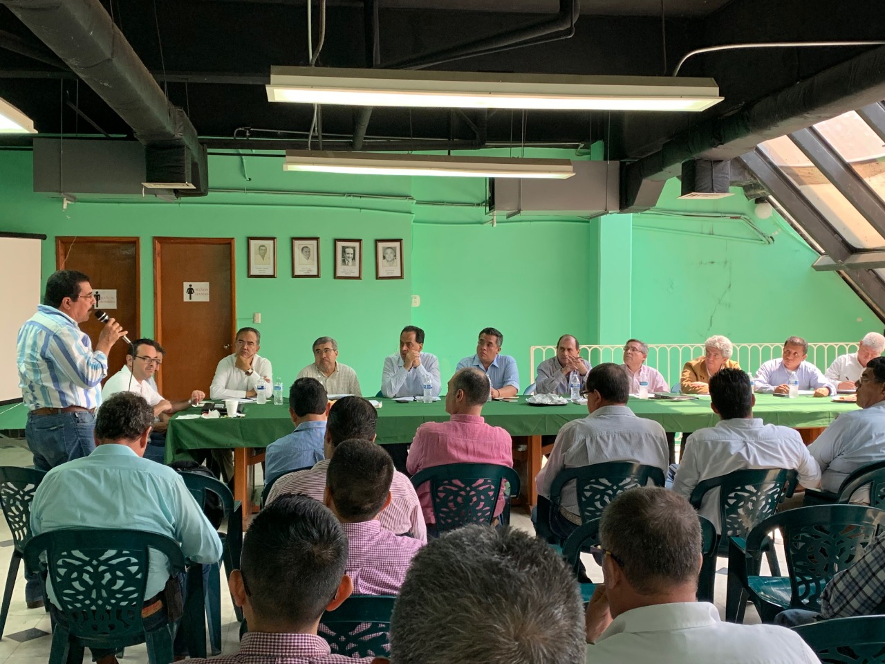 Plantea Gobierno de Veracruz reactivar la producción lechera