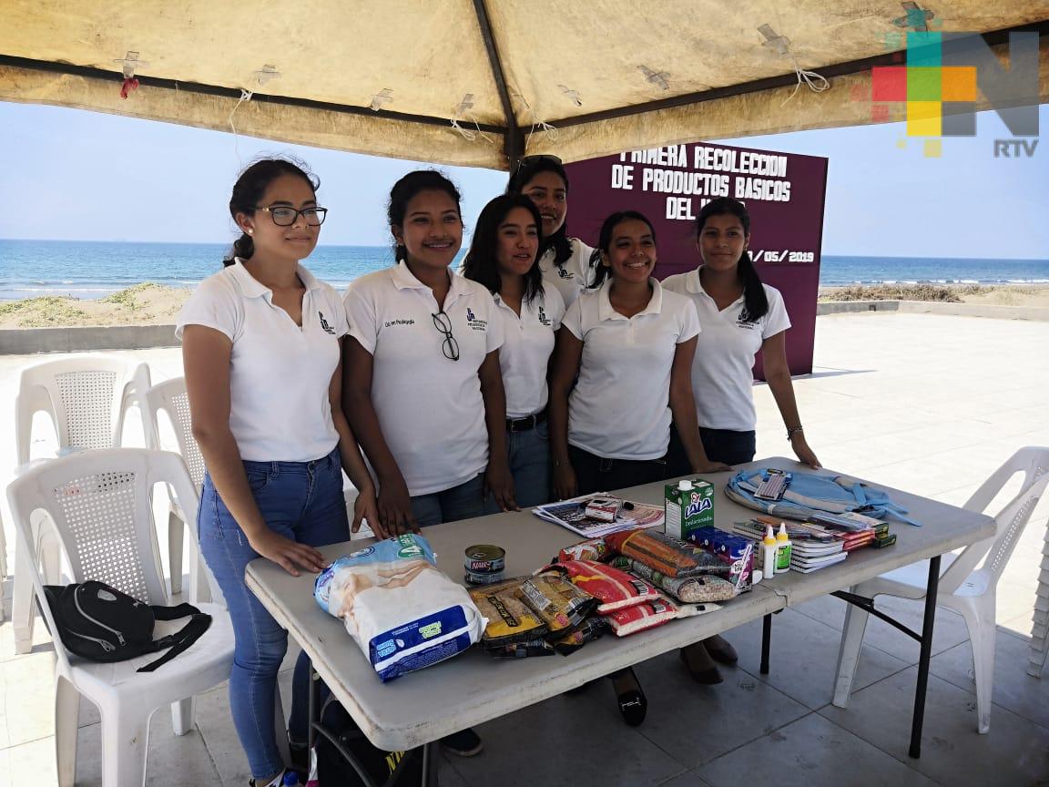 Universitarios de Coatzacoalcos realizan colecta de útiles para niños de escasos recursos