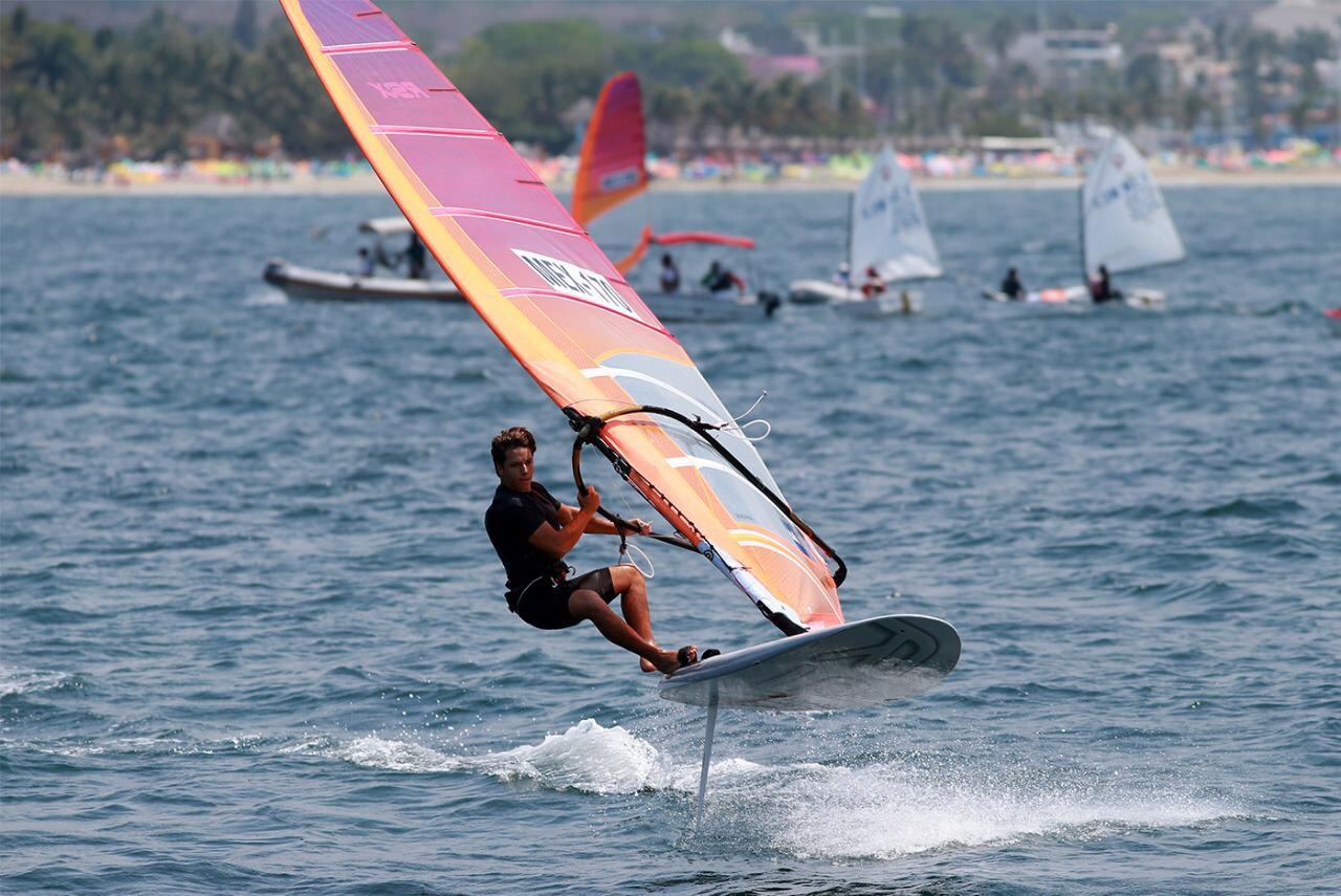 Buscará velerista Cristóbal Hagerman plaza olímpica en Italia