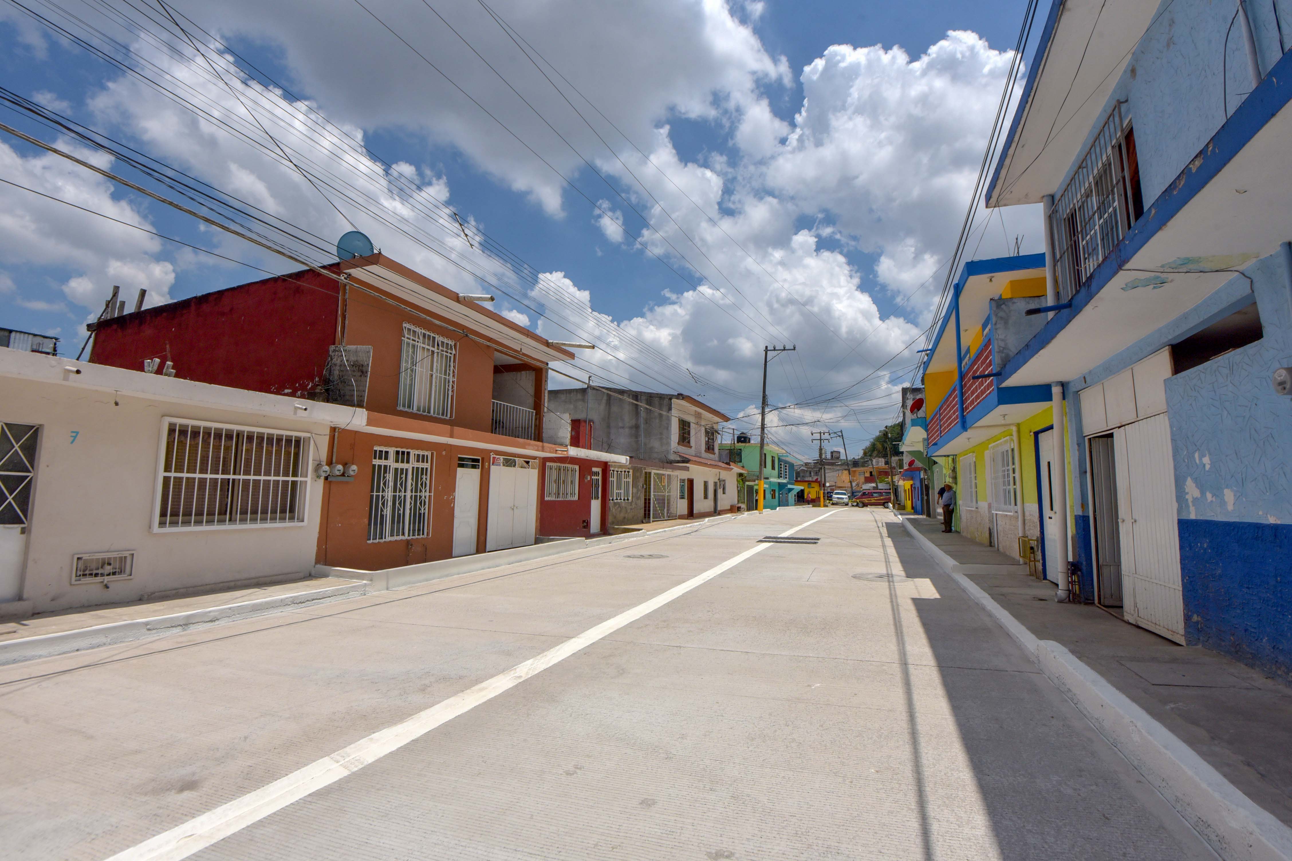 Inauguran obra de pavimentación en la colonia 21 de Marzo de Xalapa