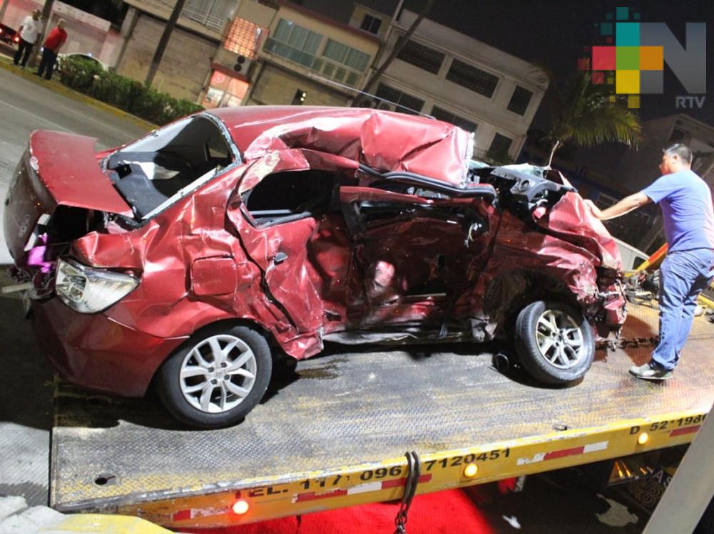 Choque entre autos particulares deja saldo de un muerto y tres