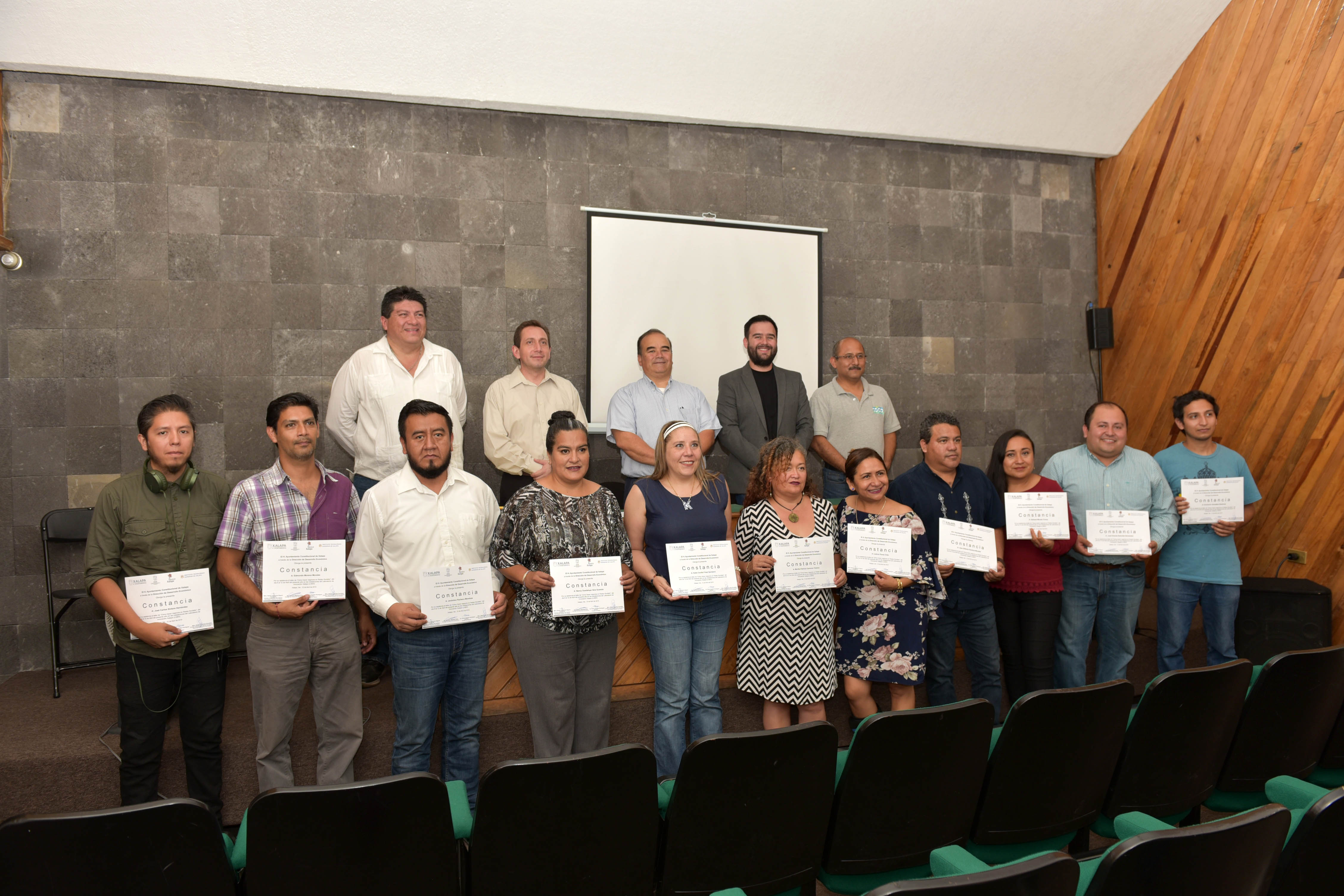 Usan las redes sociales para crecer sus negocios