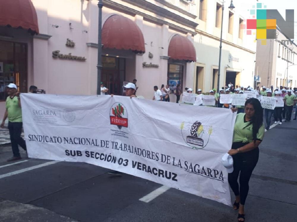 Con desfiles, diferentes organizaciones sindicales conmemoran el Día Internacional del Trabajo en Veracruz