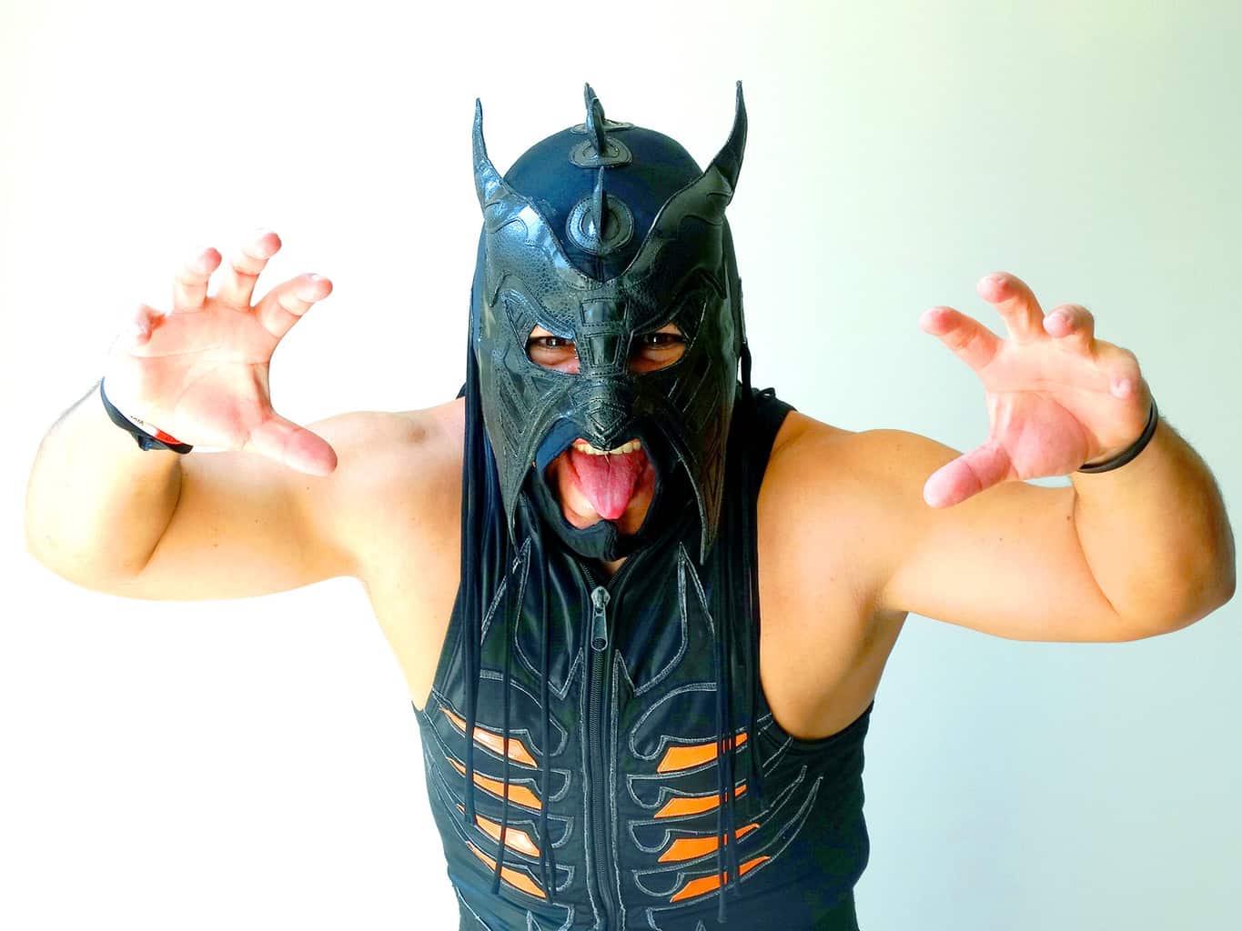 Luchadores veracruzanos consternados por deceso de Silver King