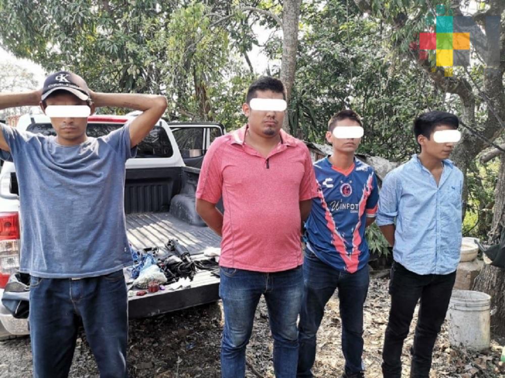 Detienen a cuatro personas con armas y drogas en Veracruz