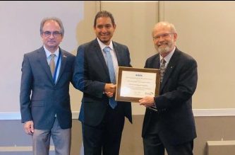 Distinguen a científico mexicano con premio internacional