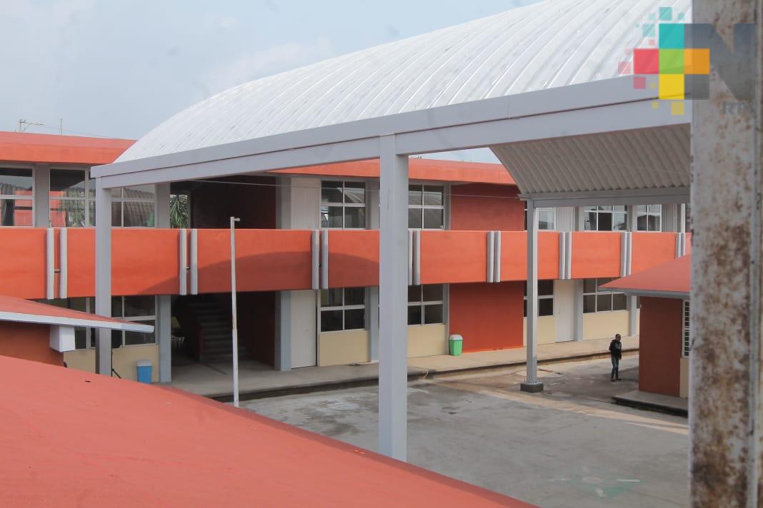 Entrega SEV 12 aulas en escuela rural de Coscomatepec