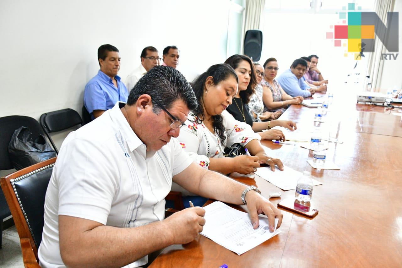Firman IPE y Ayuntamiento de Yecuatla convenio de Reconocimiento de Adeudos