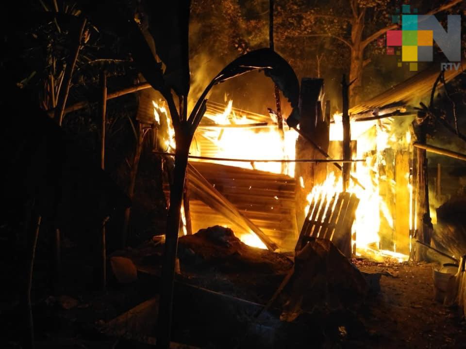 Atienden incendio en Coatepec; no hay lesionados