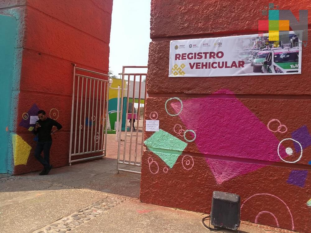 Taxistas de Coatzacoalcos piden a gobierno habilitar más trámites en ventanilla única