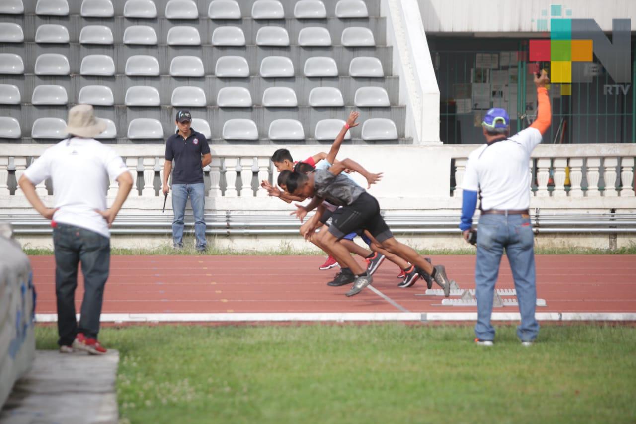 Participan 3 mil estudiantes en los Juegos Deportivos de Educación Básica
