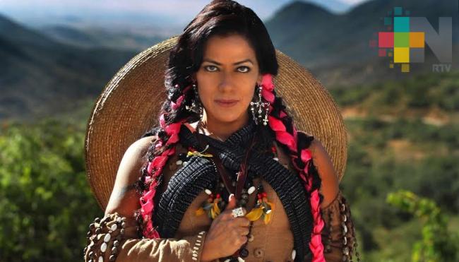 Con su música, Lila Downs apoya la educación de mujeres indígenas