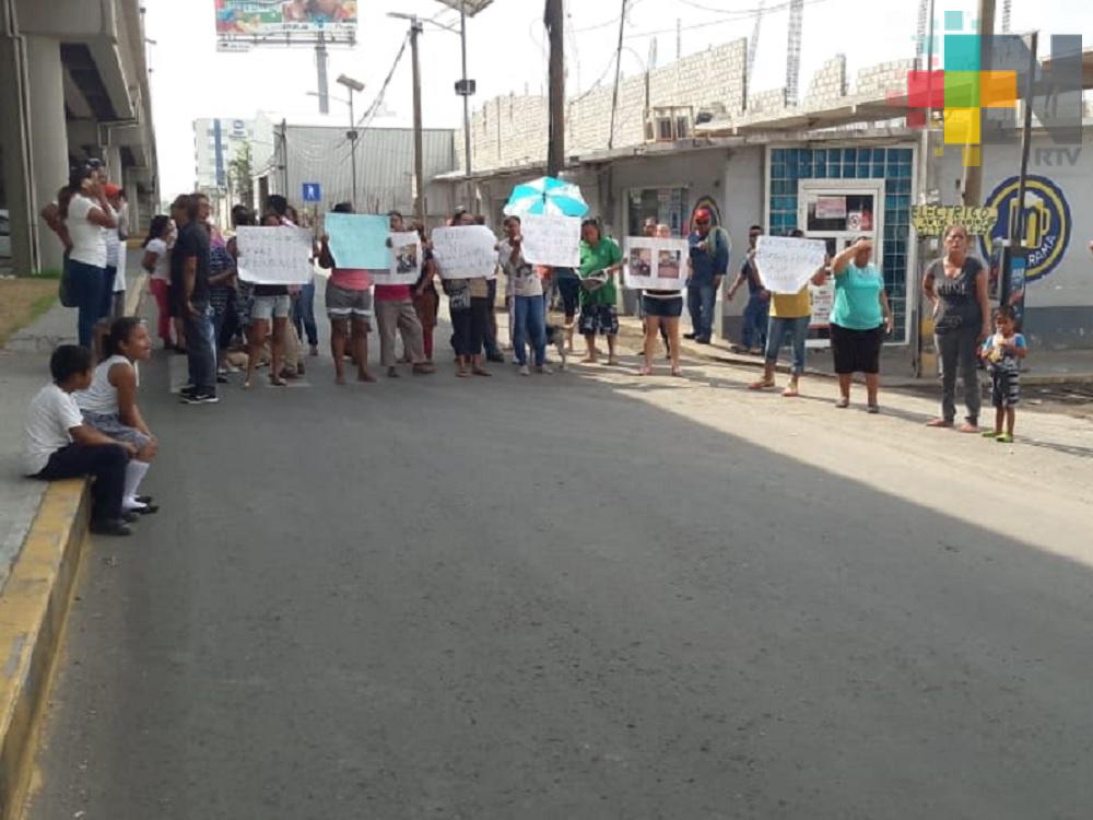 Madres de familia piden a las autoridades regularizar escuela del municipio de Veracruz