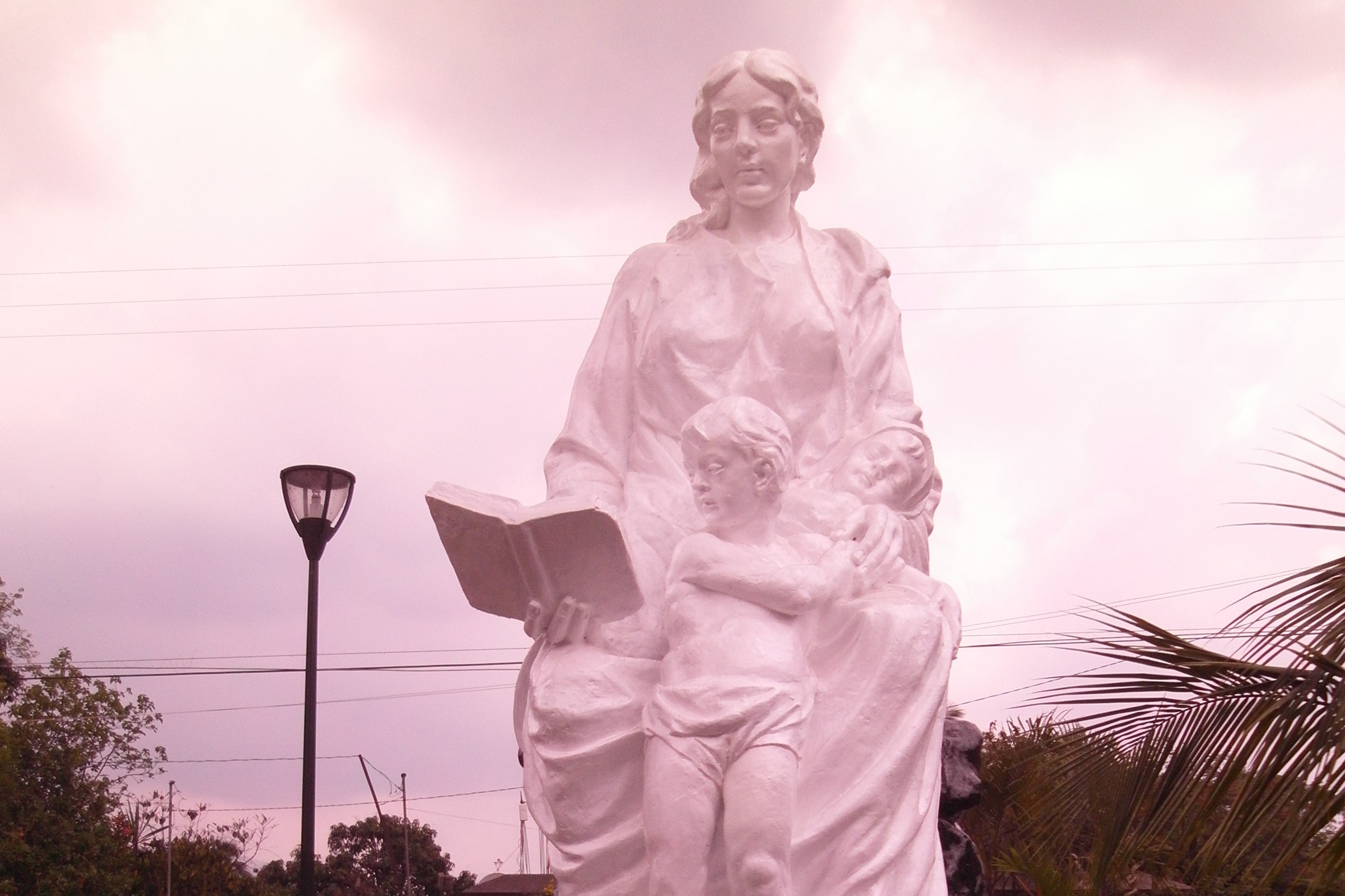 Monumento a la Madre motzorongueña, Tezonapa