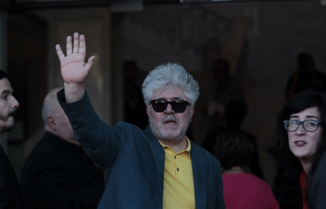 Pedro Almodóvar revela acoso sexual de un sacerdote