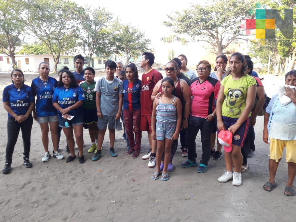 Dejan sin cancha a vecinos de la colonia Heriberto Jara Corona, en el puerto de Veracruz