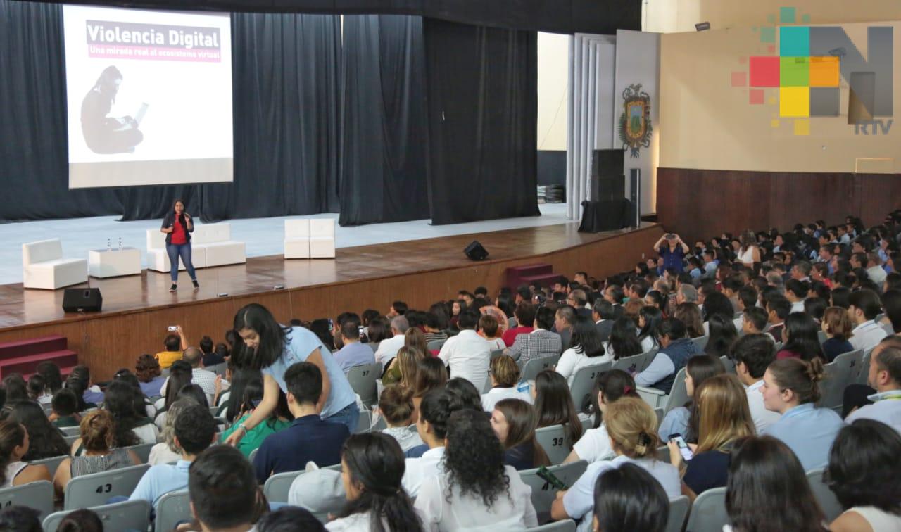 Previene SEV a estudiantes sobre violencia digital