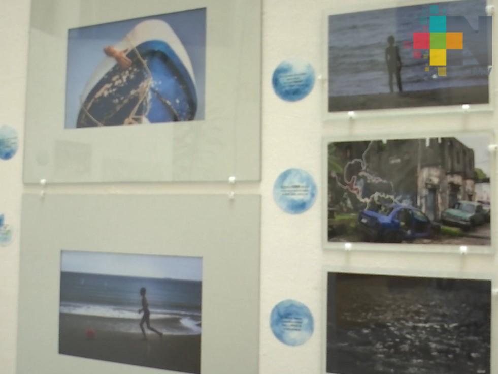 Inauguran “Azul y Arena” de Thalía Montiel Zacarías en la biblioteca Carlos Fuentes