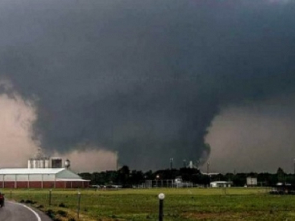 Medio oeste de EUA está bajo amenaza de tornados y clima severo