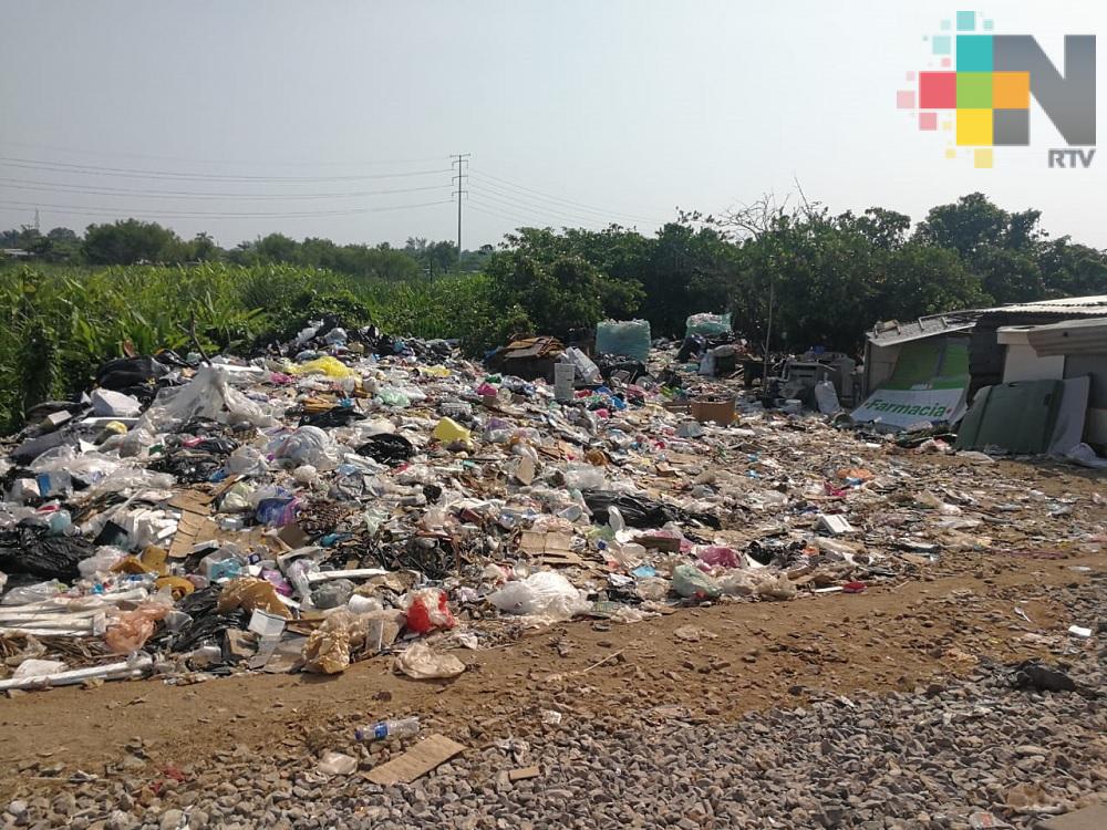 Vecinos denuncian existencia de basureros clandestinos en colonia de Coatzacoalcos