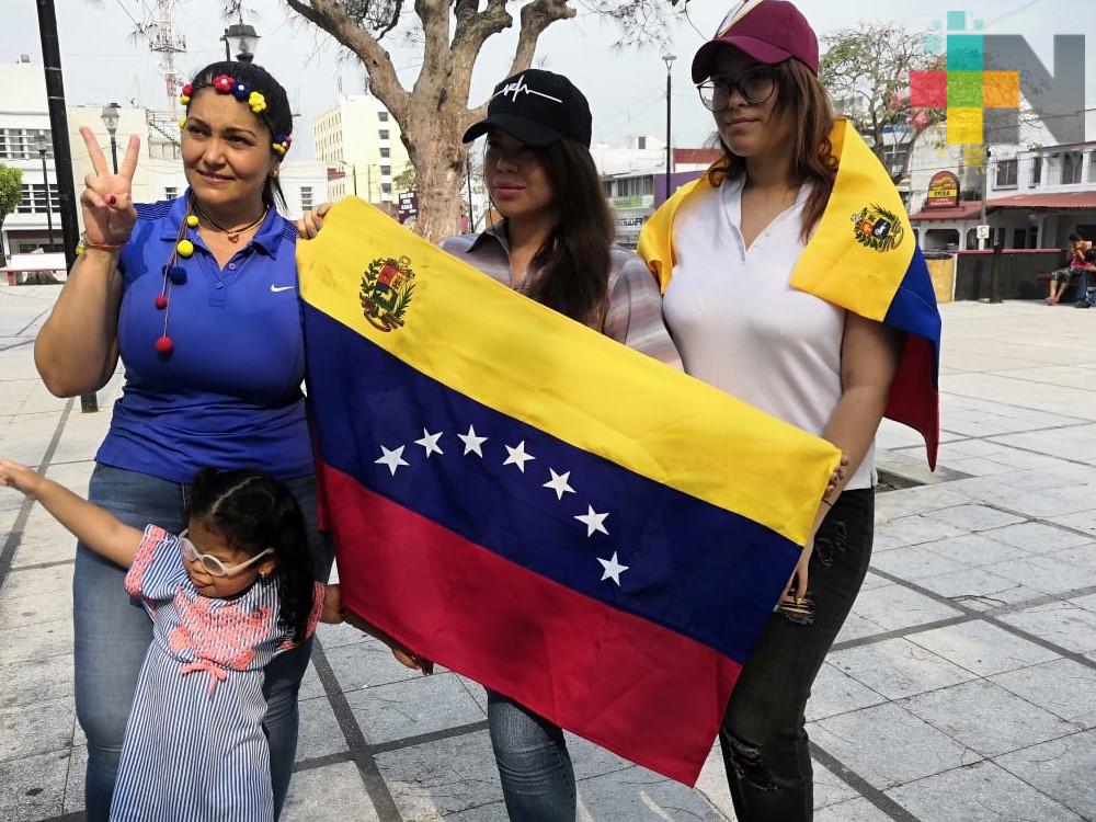 Venezolanos radicados en Coatzacoalcos piden la salida de Nicolás Maduro
