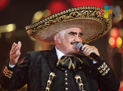 Vicente Fernández rompe su promesa y vuelve a los escenarios