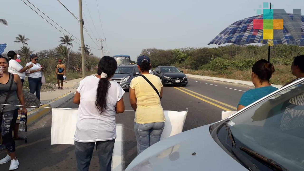 Bloquearon carretera Boca del Río-Antón Lizardo