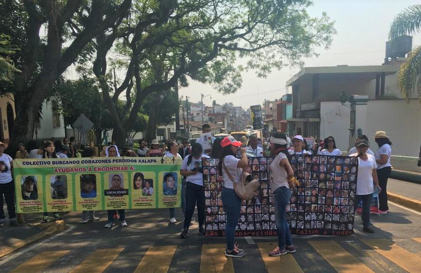 Sin perder la esperanza, madres de personas desaparecidas marchan en la capital veracruzana