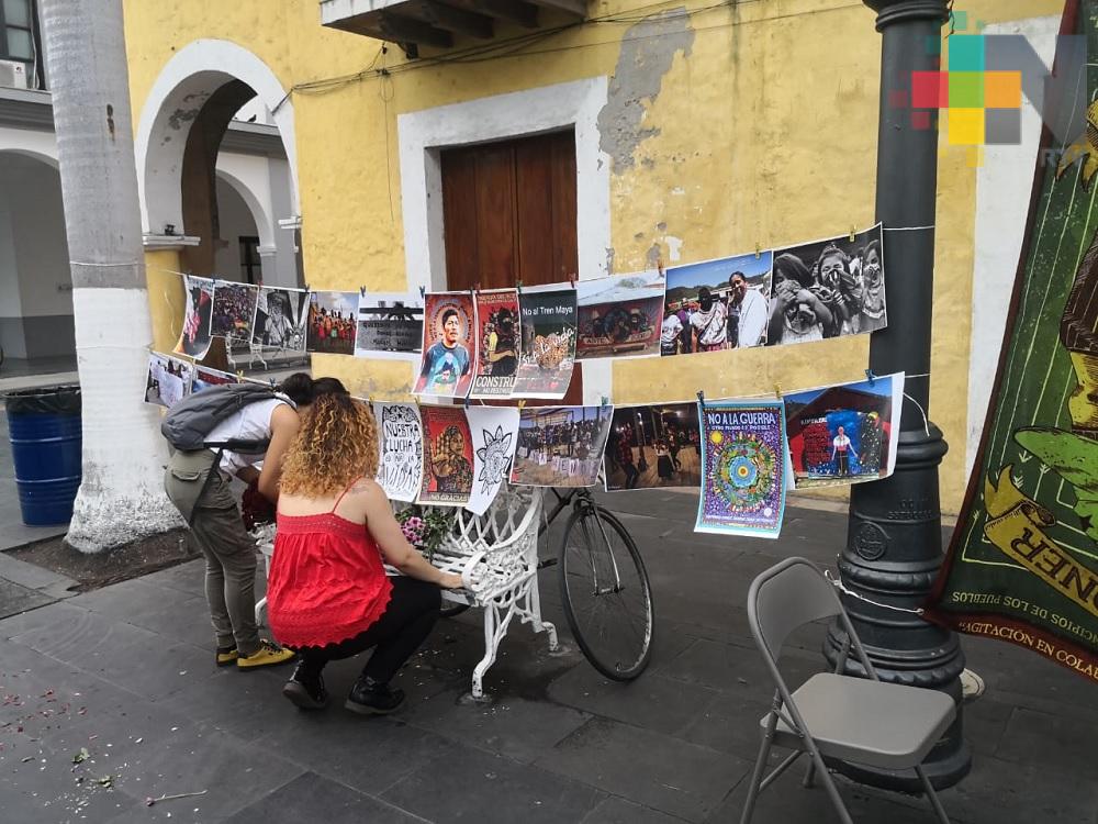 Zapatistas montan módulo de información en el zócalo de Veracruz puerto