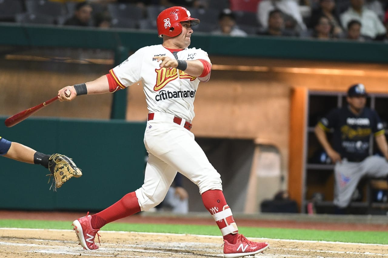 Diablos apaleó a Rieleros en inicio de serie