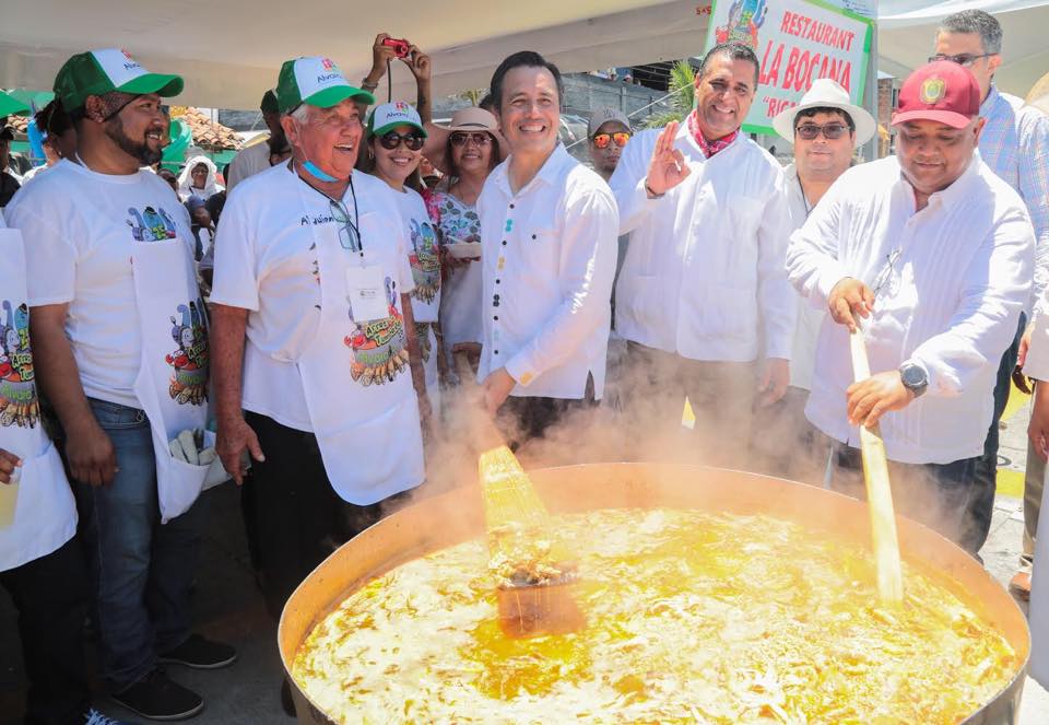 En Alvarado preparan el arroz a la tumbada más grande del mundo; asiste el gobernador