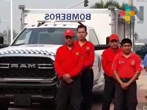 Alcalde entrega unidades móviles a PC y Bomberos de Tuxpan