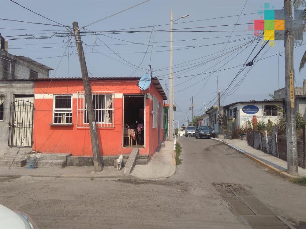 Vecinos de colonia del Boca del Río se quejan por constantes cortes de energía