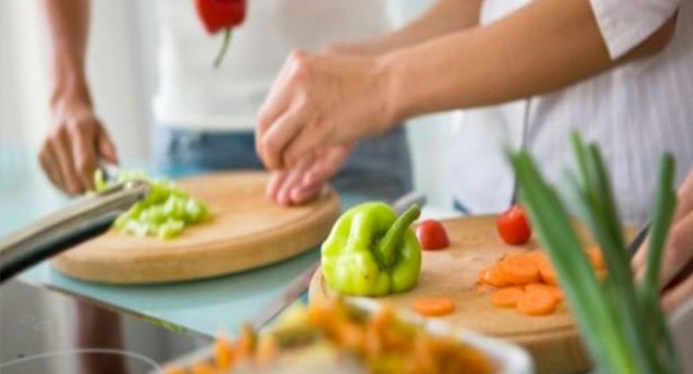 Cafeterías de la UV ofrecen platillos saludables a comensales