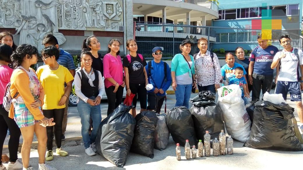 Grupo «Xalapa hace la diferencia» lleva a cabo jornadas de limpieza en la capital