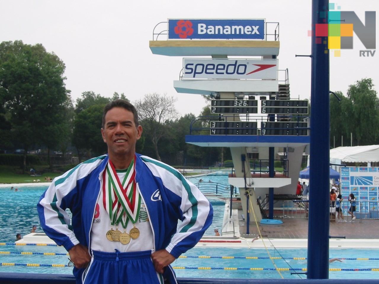Arturo Moreno destacado atleta y tritón master de Halcones UV