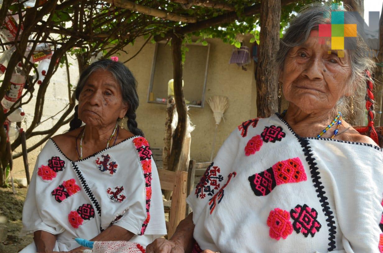 Quexquémetl, prendas elaboradas por artesanos en San Pedro Coyutla