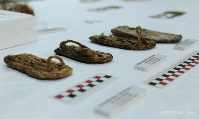 INAH restaura uno de los pocos acervos de sandalias prehispánicas que aún se conservan