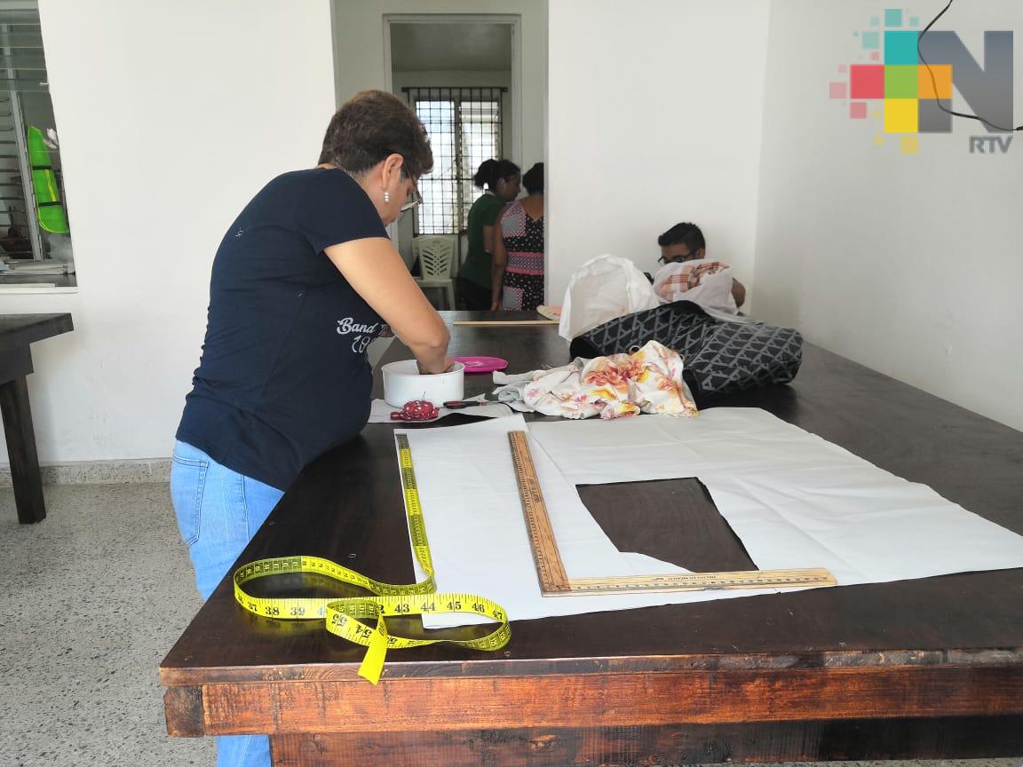 Un taller de costura, fuente de empleo para mujeres de Coatzacoalcos