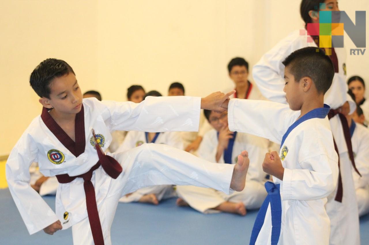Realizan examen de kups en Moo Duk Kwan CEULVER